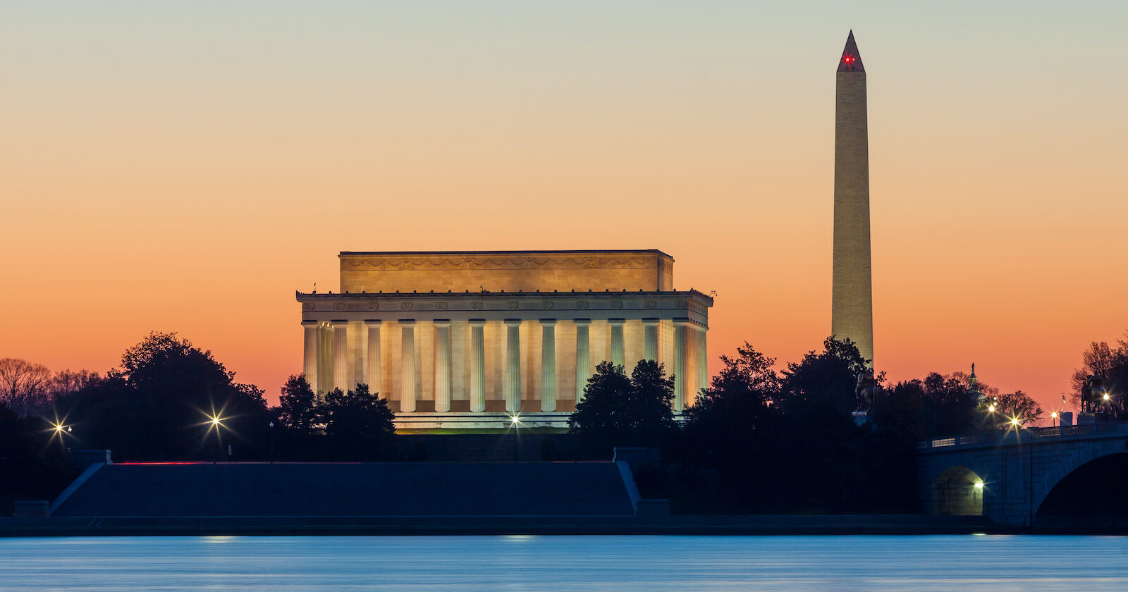 Sunset behind the Lincoln Memorial
