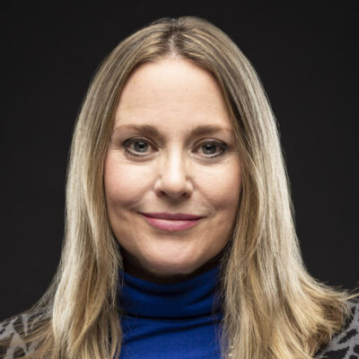 headshot Elizabeth Mackenzie