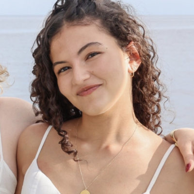Headshot for Mia Bouyoucef.